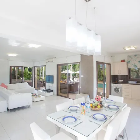 Haus In Ayia Napa Mit Privatem Pool Ferienhaus *