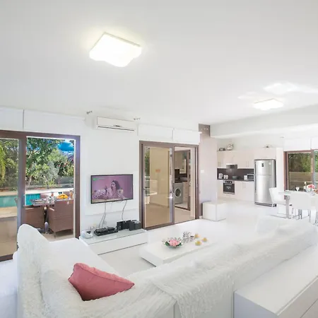 Haus In Ayia Napa Mit Privatem Pool